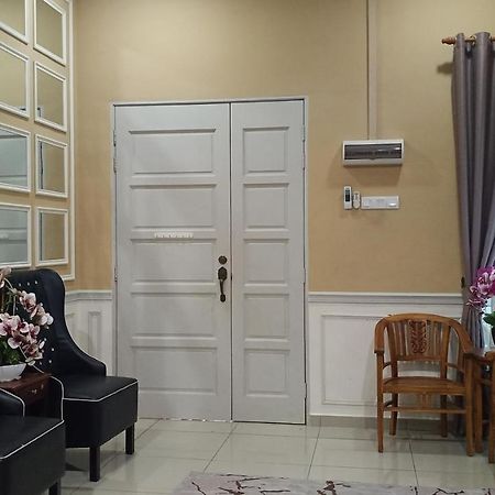 Illa Bella Homestay Jasin Exterior foto