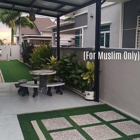 Illa Bella Homestay Jasin Exterior foto