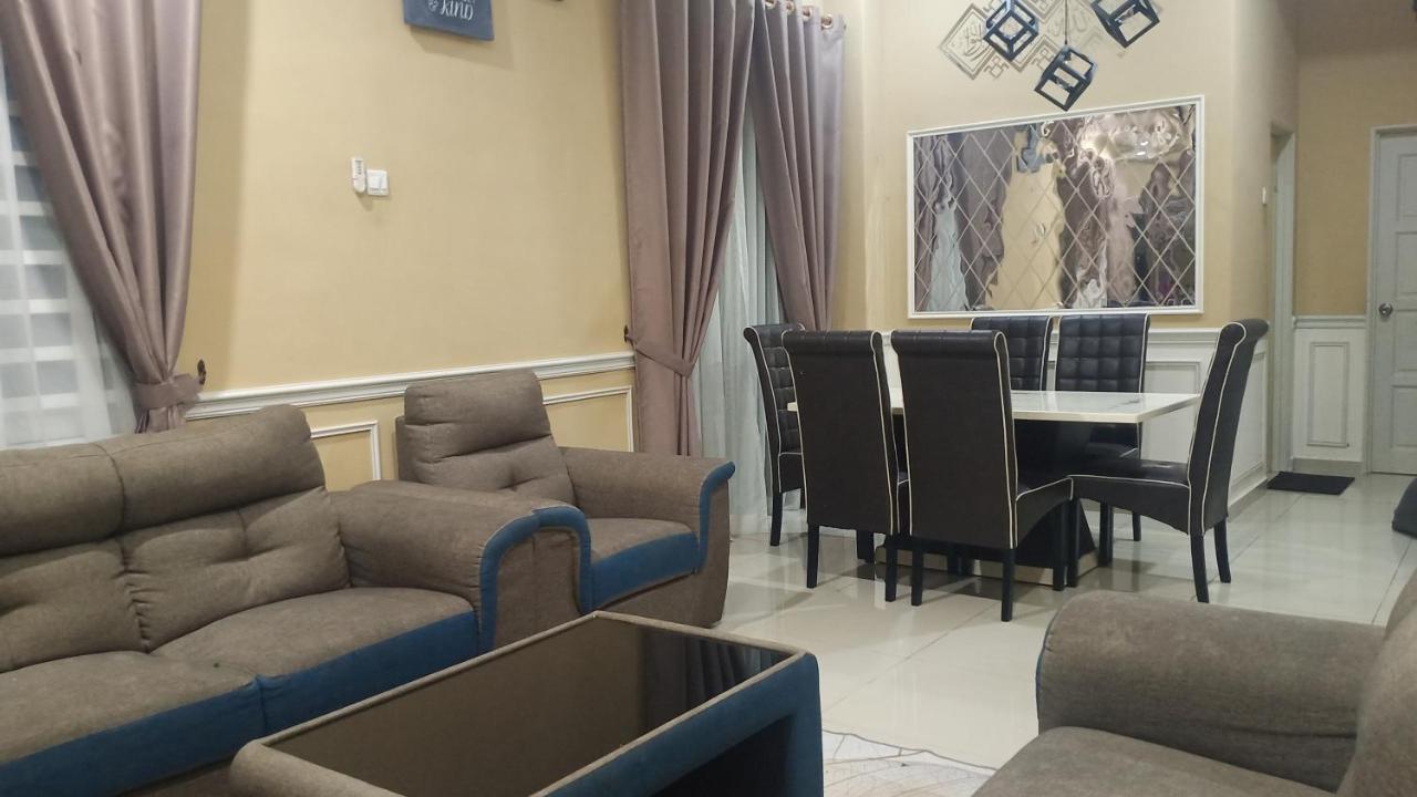 Illa Bella Homestay Jasin Exterior foto
